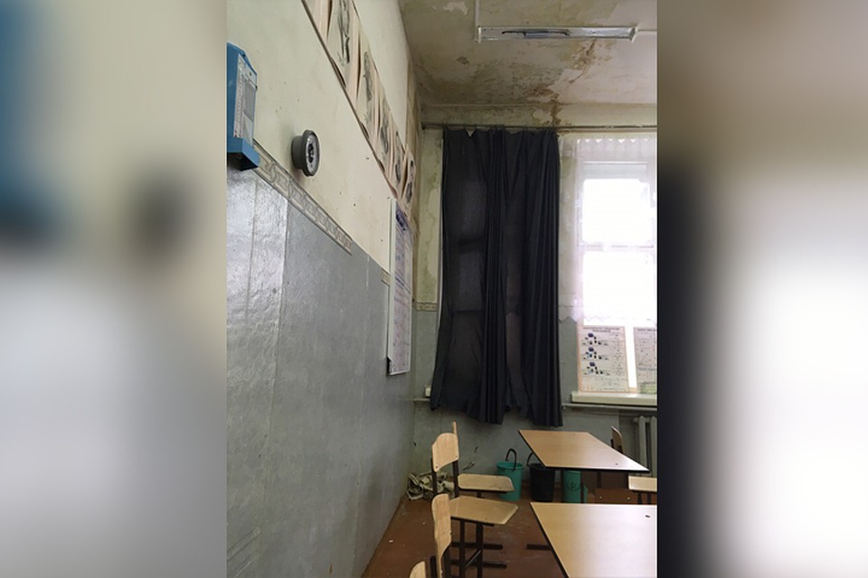Потолок в кабинете физики балахнинской школы №12. Фото: «Гражданский патруль»