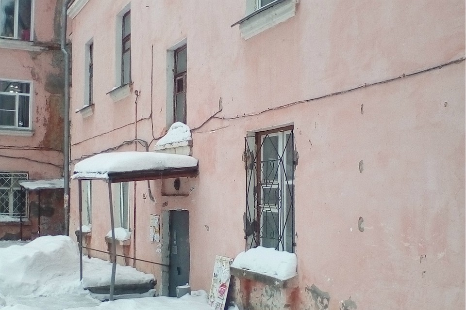 Один из соседей рассказал, что на месте трагедии было 30 человек в форме Фото: Евгений ДЕМИХОВ