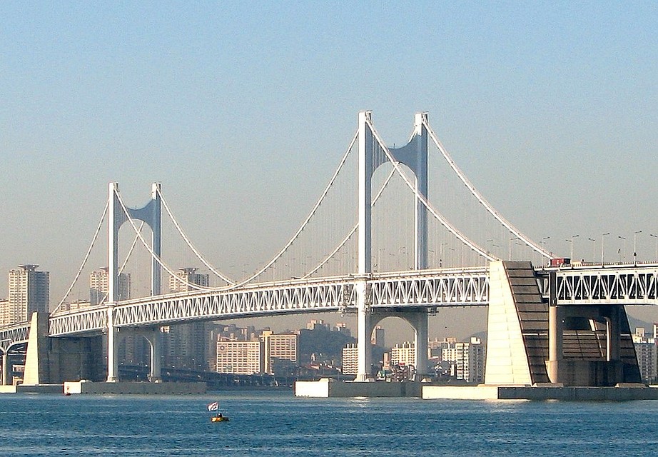 Мост Кванан - одна из главных достопримечательностей Пусана. Фото: ru.wikipedia.org