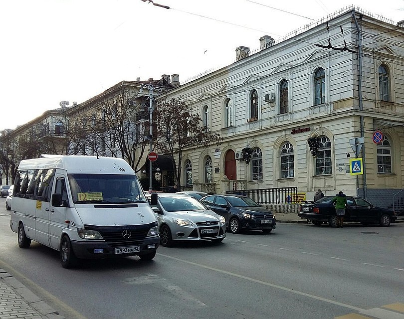 Движение ограничат в Севастополе до 23.00 18 марта. Фото: Анастасия КУРДЮКОВА