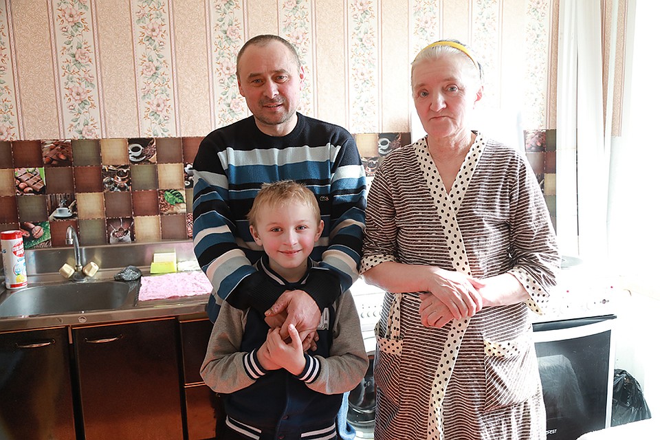 Сергею помогает Нина Климентьевна, его теща Фото: Мария ЛЕНЦ