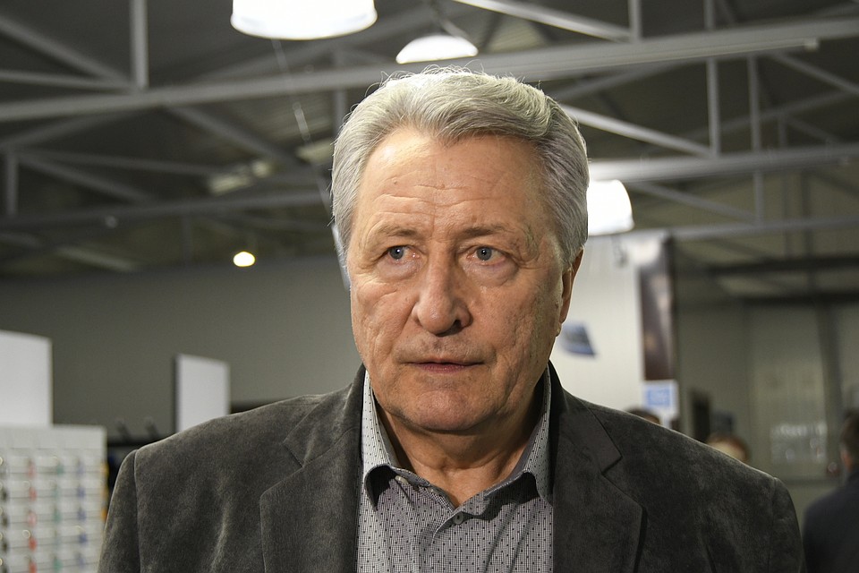 Александр Якушев