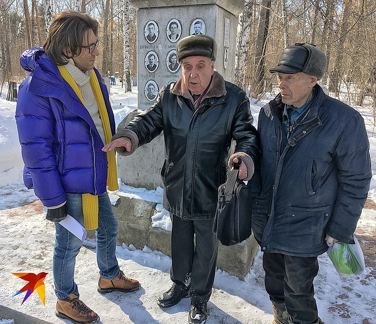 Андрей Малахов с участниками поисков группы - Петром Бартоломеем и Михаилом Шаравиным. Фото: Наталья ВАРСЕГОВА