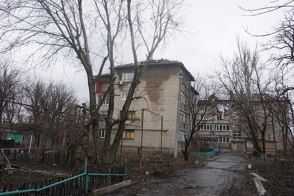 Через разбитую крышу стекает вода. Фото: Юлия АНДРИЕНКО