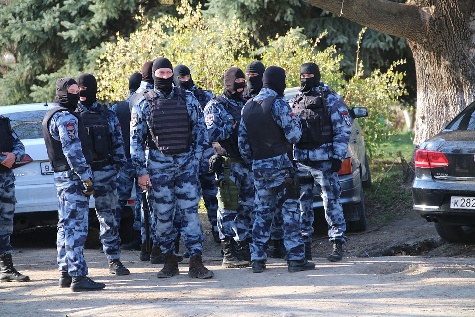 Возле суда дежурили силовики Фото: Анастасия ЖУКОВА