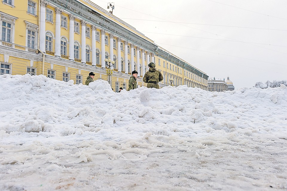 В Петербурге за сугробами красот не было видно.