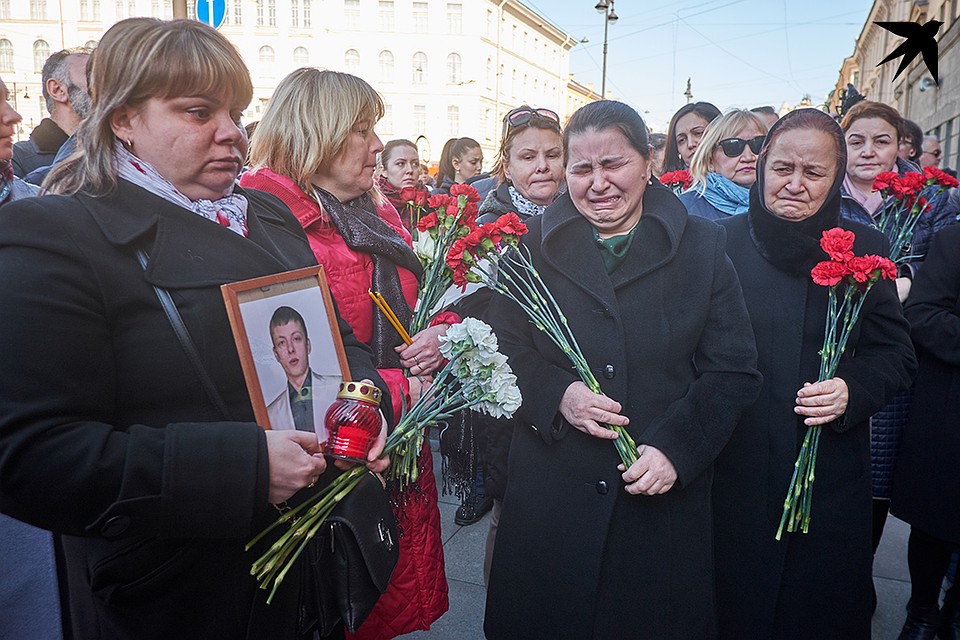 Родственники погибших до сих пор не могут прийти в себя от случившегося. Фото: Артем КИЛЬКИН