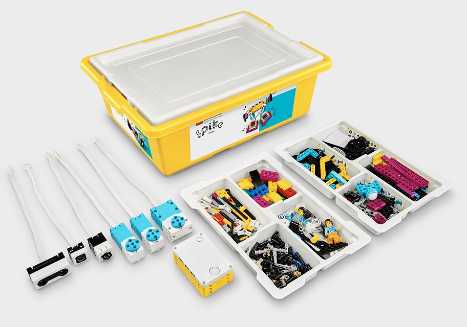 Что в коробке LEGO Education SPIKE Prime. Фото: LEGO.