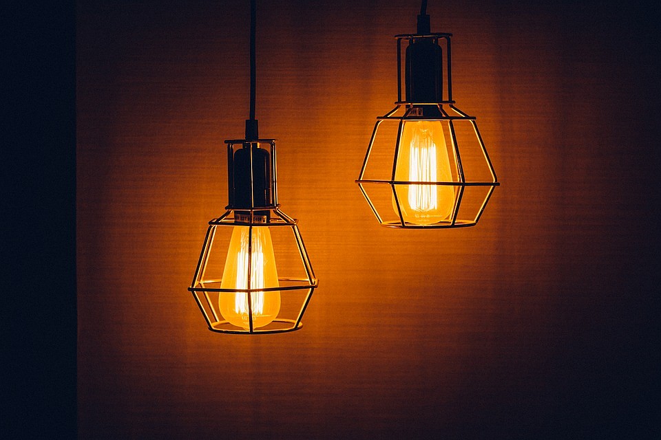 Хорошее освещение создает уют, но самый лучший свет - дневной. Фото: pixabay.com