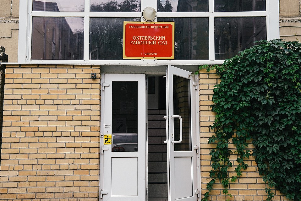 Слушания по делу проходят в Октябрьском районном суде Фото: Альберт ДЗЕНЬ