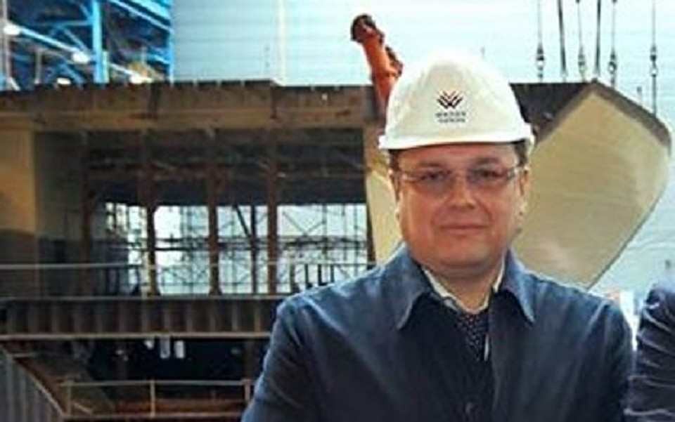 Вместе с Бурлаковым под обстрел снайпера попала его спутница, зампред "Мира - банка" Анна Эткина. Женщина получила пулю в сердце и лицо,но чудом осталась жива