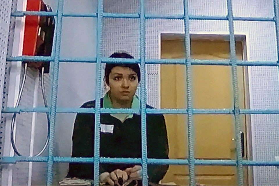 Александра Иванова (Варвара Караулова) во время рассмотрения ходатайства защиты об ее условно-досрочном освобождении в Вологодском городском суде, 16 апреля 2019 г. Фото Сергей Швилкин/ТАСС