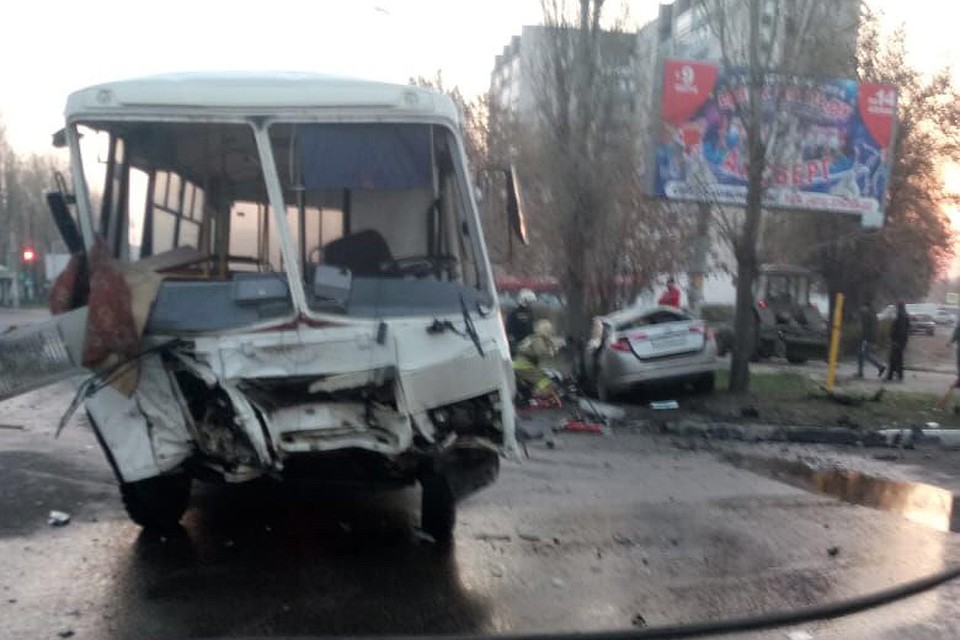Сейчас полицейские устанавливают обстоятельства, при которых произошла авария