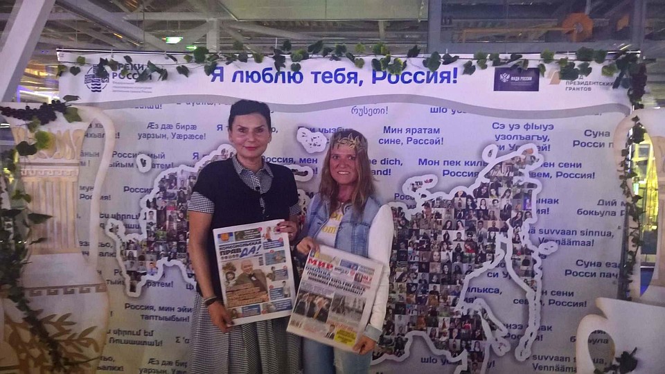 Инга Абгарова и Марина Сизова, два редактора "КП". "Комсомольская правда" - информационный партнер фестиваля "Крымский маяк". Фото: Саша ВЕТРОВ