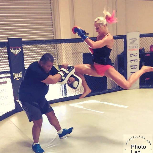 Россиянка выступает в сильнейшей лиге мира UFC, входит в топ 10 лучших девушек бойцов в легчайшей весовой категории.