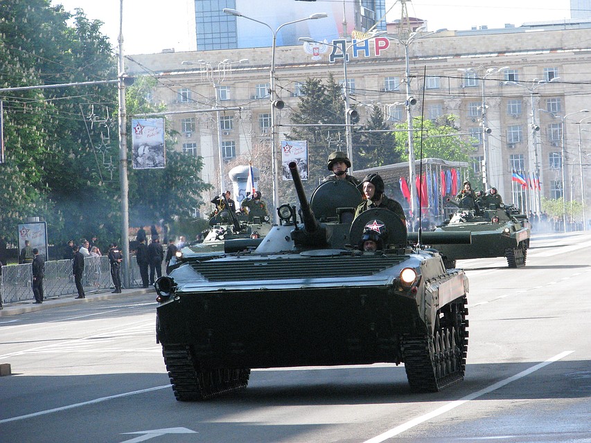 В центре Донецка прошла генеральная репетиция военного парада 2019 Фото: Роман ПОБЕРЕЖНЮК