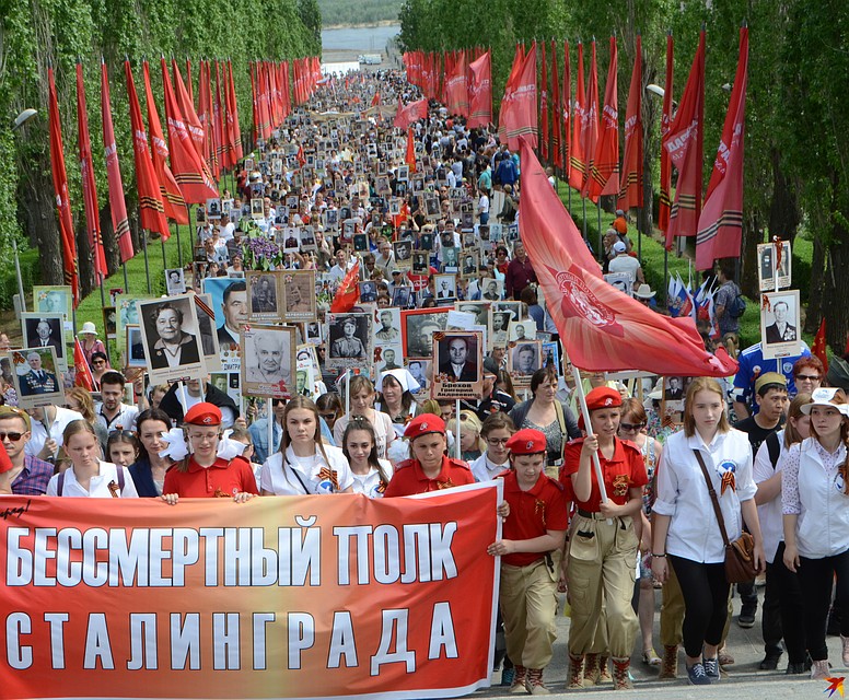 Бессмертный полк вновь пройдет по Волгограду. Фото: Геннадий БИСЕНОВ