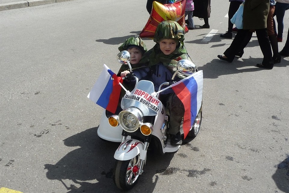 Военная техника по-детски. Фото: Екатерина РОМАНОВА