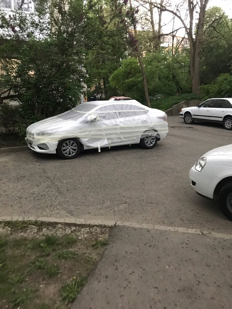 Вот так необычным способом один из ставропольцев позаботился о своем автомобиле Фото: СОЦСЕТИ