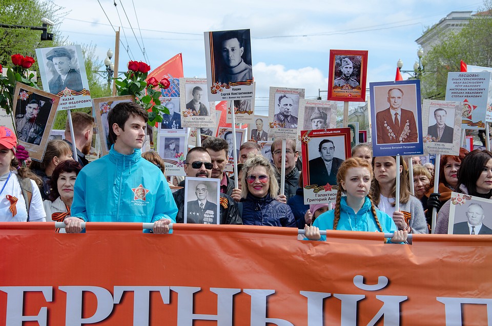 Со штендерами шагали люди разного пола, возраста и социального статуса. Фото: Элина ОГАНЕСЯН