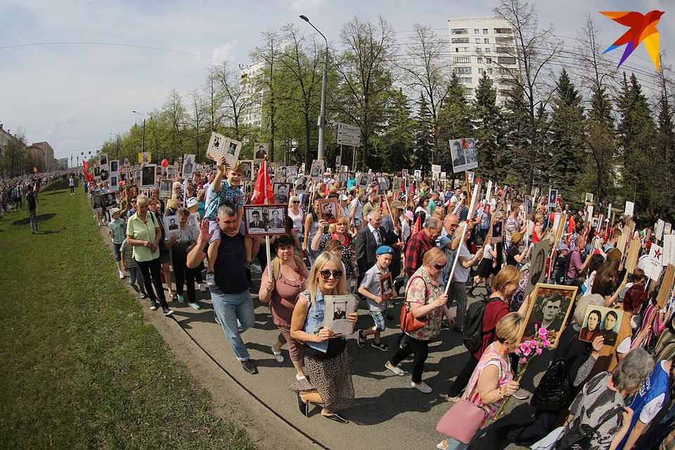 В этом году в колонну в Челябинске встали около 120 тысяч горожан. Фото: Валерий ЗВОНАРЕВ