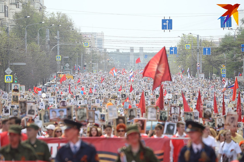 С каждым годом колонна растет. Фото: Валерий ЗВОНАРЕВ