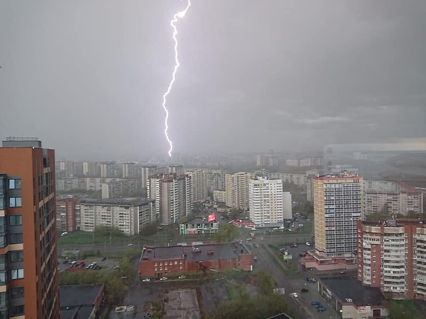Все началось с сильной грозы, которую запечатлели горожане. Фото: страница Антона Бронштейна в Facebook