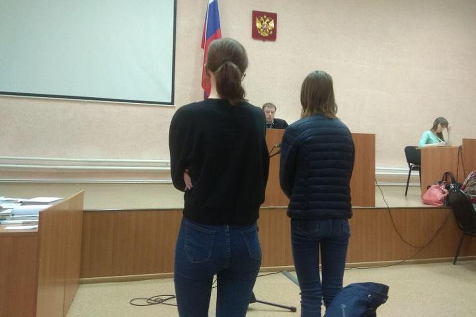 Пострадавшая девочка рассказала о том, что охранники закрыли двери магазина на ключ и не выпускали покупателей. Фото: Екатерина БОРМОТОВА