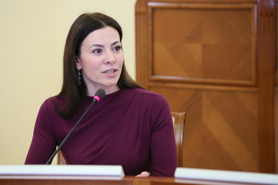 Мария Дерунова на заседании регионального кабинета министров 22 мая. Фото: правительство Мурманской области.
