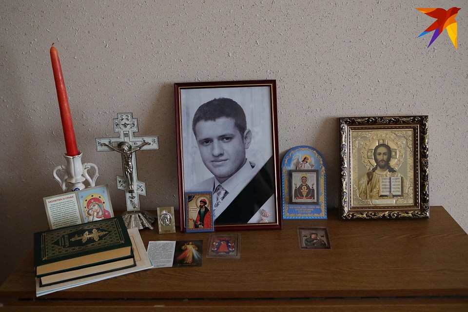 Фотографии Петра в доме родителей - на видном месте Фото: Святослав ЗОРКИЙ
