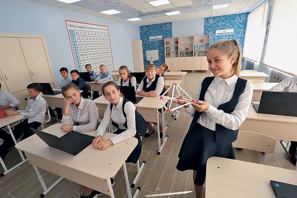 Уже третий год реализуется большая программа оказания помощи школам