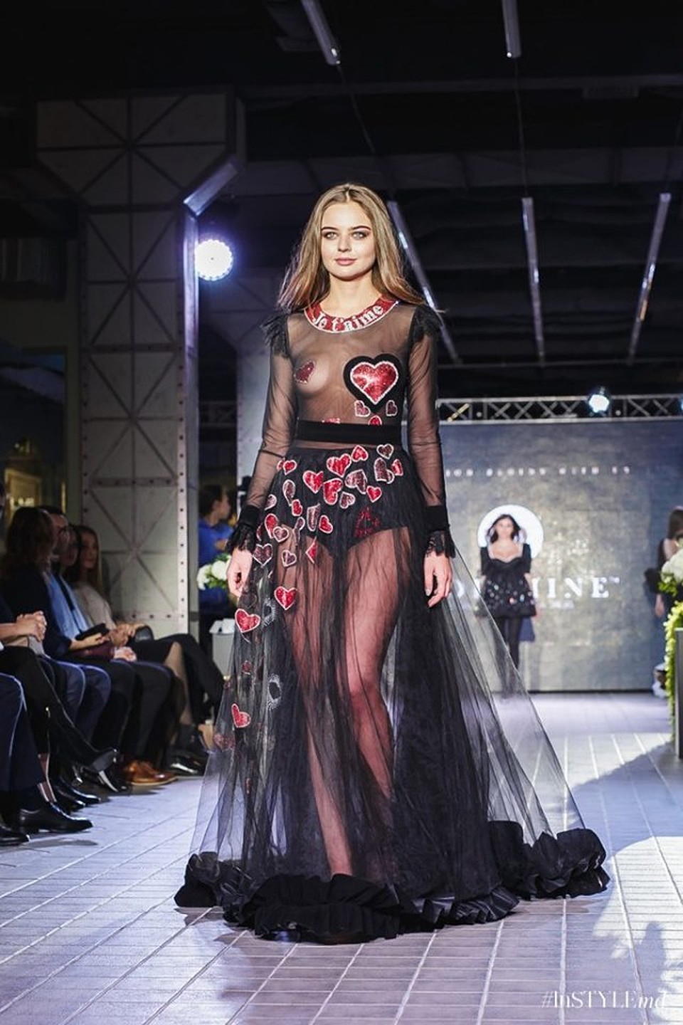 Анастасия Фотаки на модном показе. Фото: instyle.md