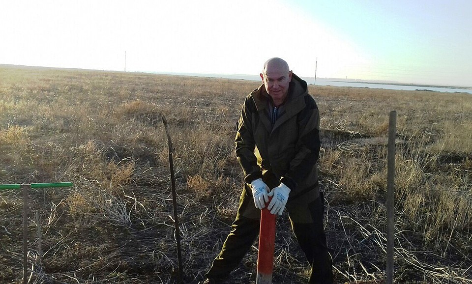 Павел уже давно купил, застолбил несколько гектаров под Евпаторией. Но гражданства российского у него нету и по сей день