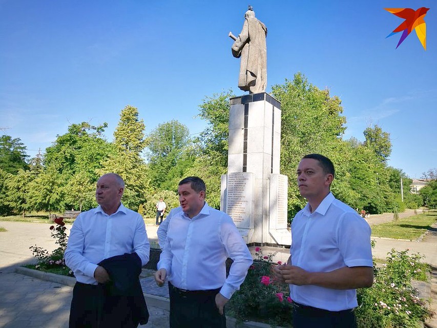 Глава города, области и района обсудили планы на парк. Фото: Инна ШЕРЕМЕТЬЕВА