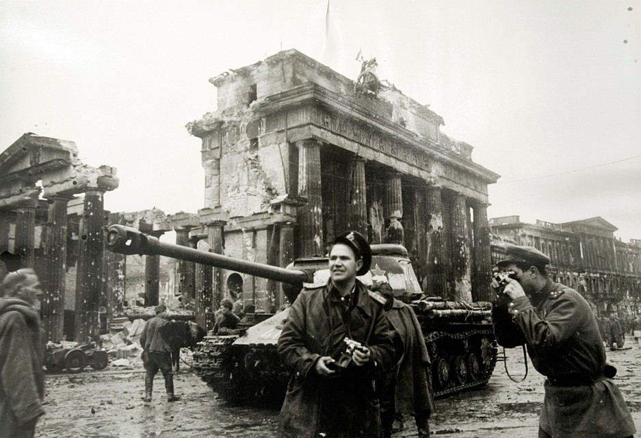 Советские солдаты в Берлине Фото: GLOBAL LOOK PRESS