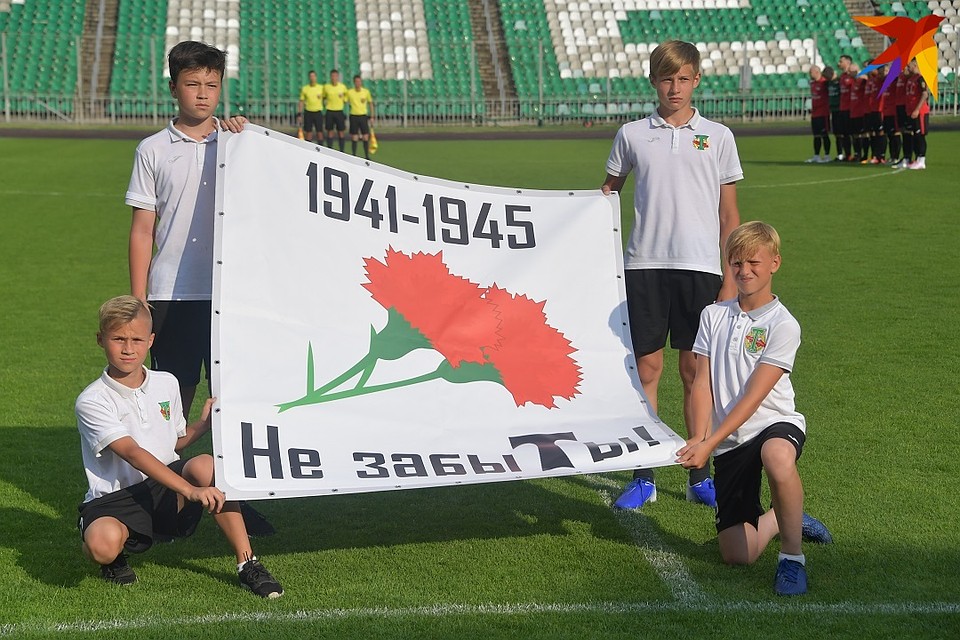 Перед матчем 22 июня Фото: Владимир ВЕЛЕНГУРИН
