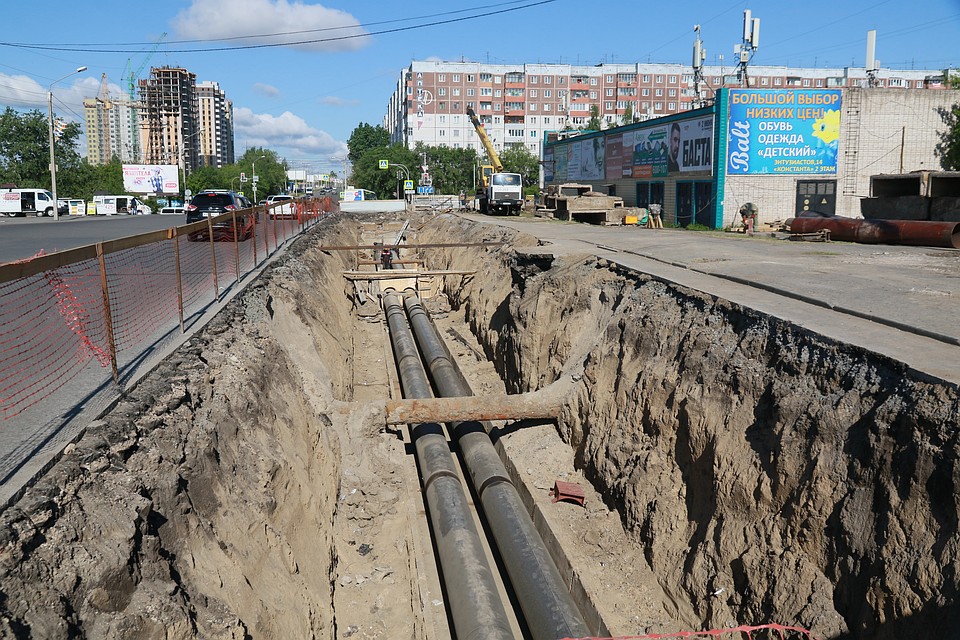 Из года в год жители Барнаула почти на месяц остаются без горячей воды из-за опрессовки и ремонта сетей Фото: Олег УКЛАДОВ