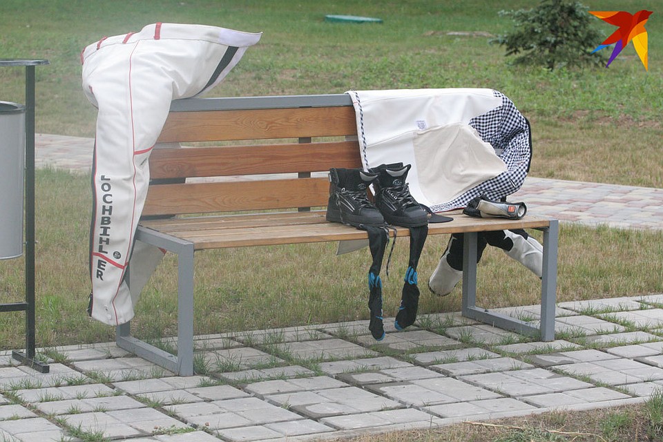 Так кто-то из спортсменов сушит свою форму. Фото: Владимир КРИУЛИН