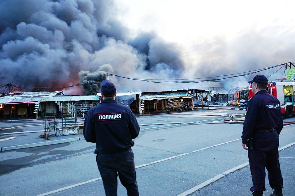 С огнем боролись несколько часов. Фото: пресс-служба ГУ МВД России по Челябинской области