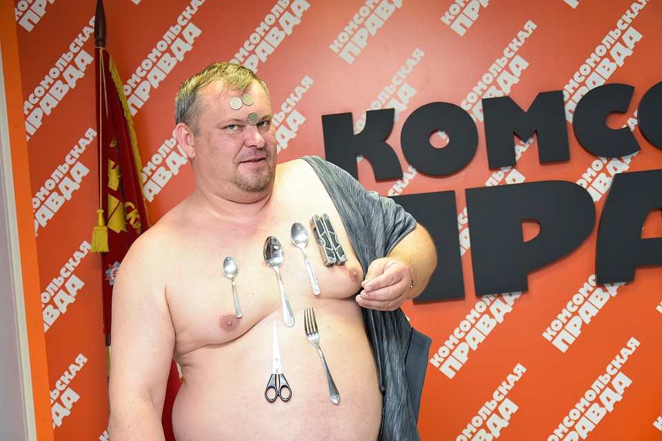 Сибиряк демонстрирует в пресс-центре КП-Новосибирск свою притягательность. Фото: Алена МАРТЫНОВА