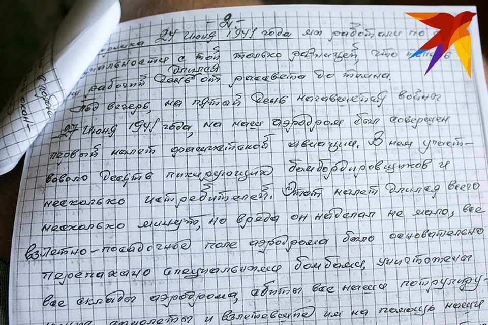 Каждый день Виктор Павлович посвящает несколько часов написанию книги воспоминаний. Фото: Павел МАРТИНЧИК