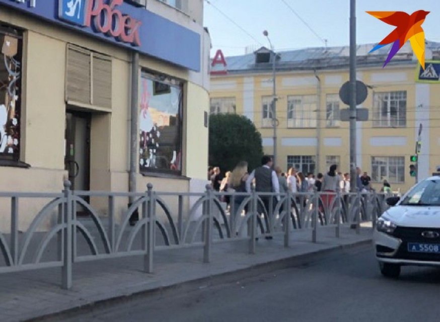 Иномарку прижало к обочине