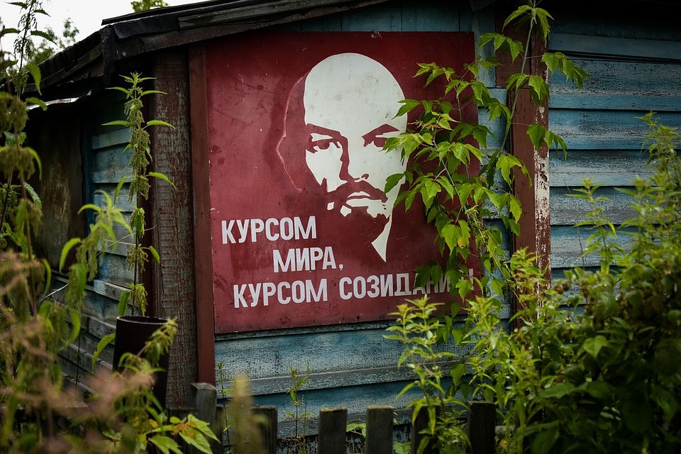 Некоторые дома стоят еще с советских времен. Фото: Алена МАРТЫНОВА