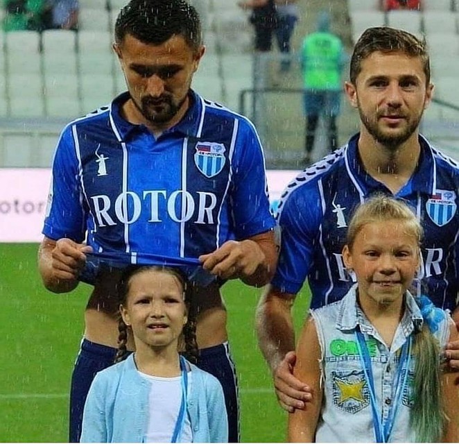 Футболист "Ротора" стал известен благодаря своему поступку. Фото: instagram.com/fcrv_supporters