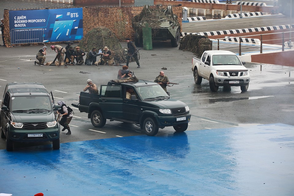 Но, пожалуй, самым зрелищным был завершающий эпизод – нападение незаконных вооруженных формирований на наш блокпост Фото: Вадим ПОПОВ