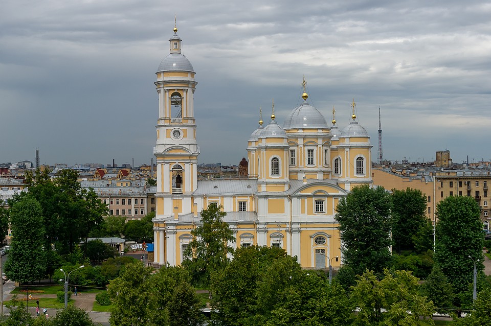 Певчие пели в пальто с поднятыми воротниками, закутанные в платки. Фото: Олег ЗОЛОТО