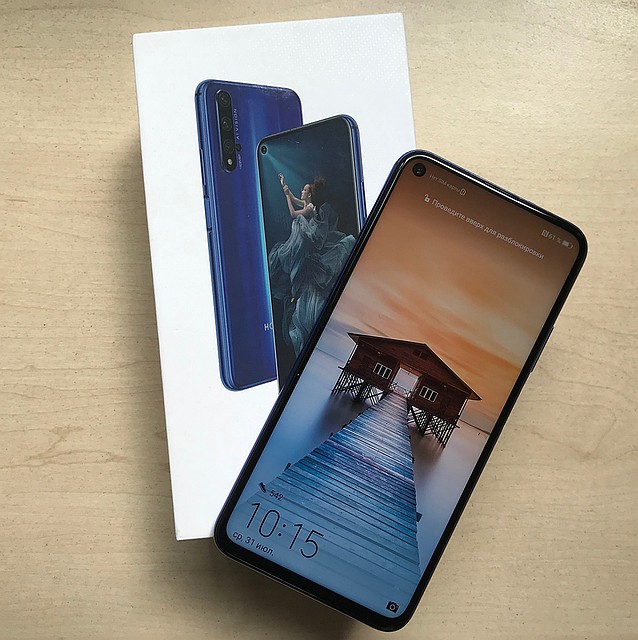 Площадь экрана занимает практически 92% всей лицевой поверхности смартфона. Фото: Сергей МАЛИНОВСКИЙ