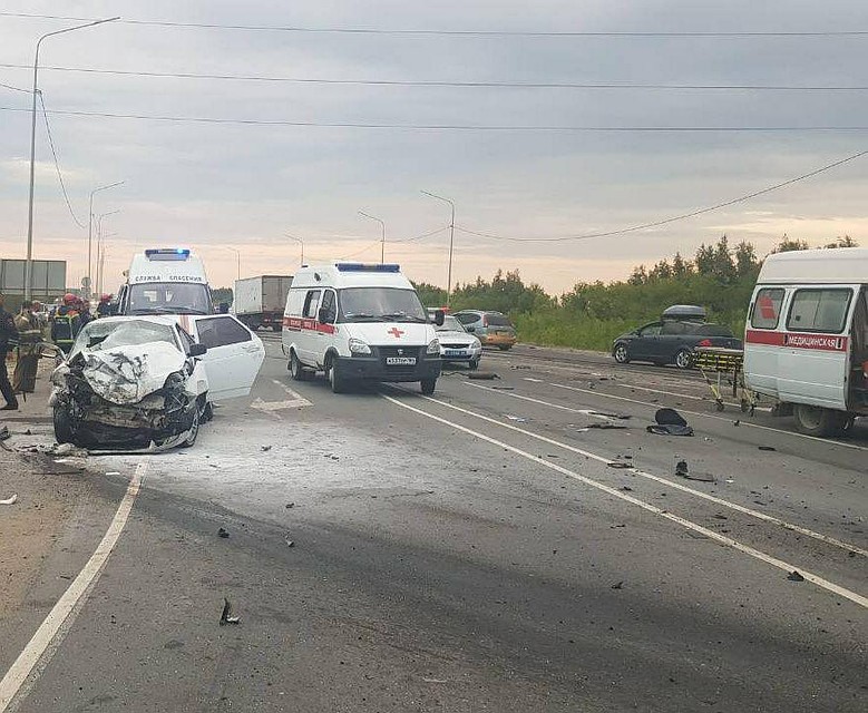 Авария произошла на 317-м километре трассы Сызрань - Саратов - Волгоград. Фото ГИБДД по Саратовской области
