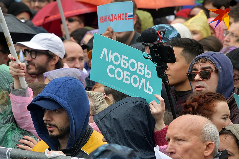 До заявленных 100 тысяч митинг все равно так и не дорос Фото: Владимир ВЕЛЕНГУРИН