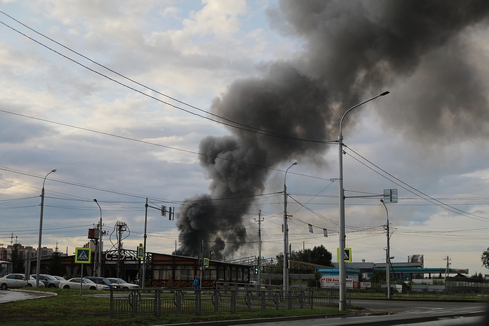 Площадь пожара составила более 1000 квадратных метров Фото: Мария ЛЕНЦ